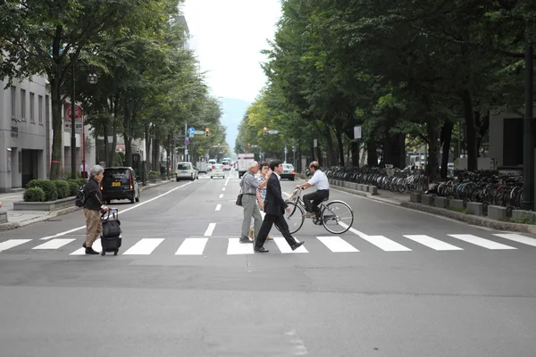 SAPPORO - 5 septembre : Les navetteurs se dépêchent le 5 mai 2014 à Sappor — Photo