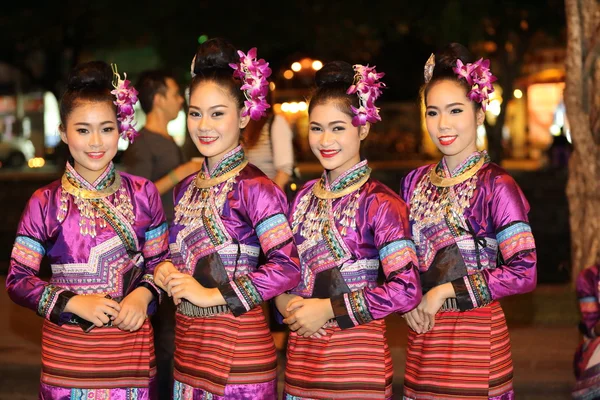 CHIANGMAI TAILANDIA - 07 DE NOVIEMBRE: Loy Krathong festival, celebridades —  Fotos de Stock