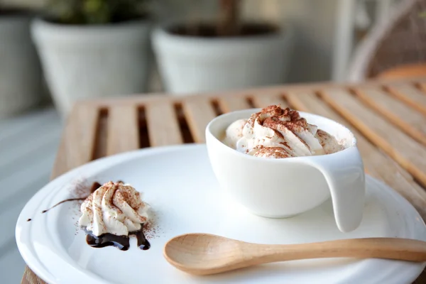 Vanilla ice cream — Stock Photo, Image