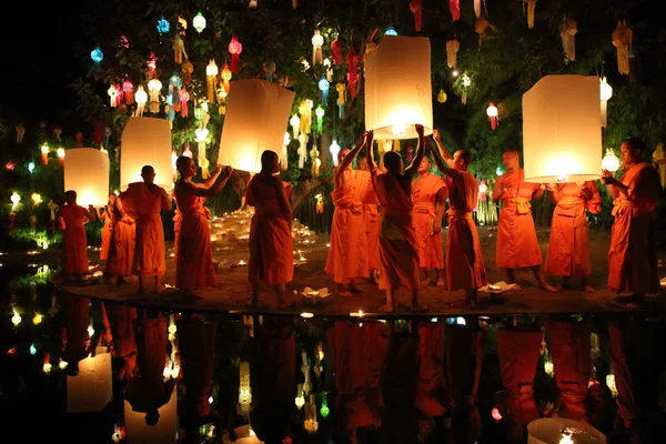 Chiangmai Thailand - 12 November: Loy Krathong festival, celebr — Stockfoto