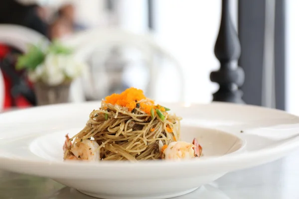 Spaghetti with shrimp — Stock Photo, Image