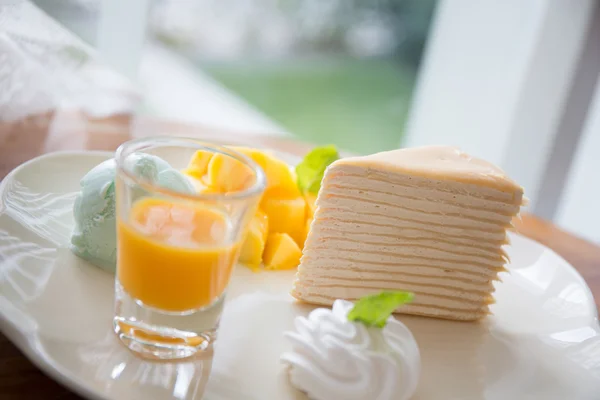 Mango mousse cake — Stock Photo, Image