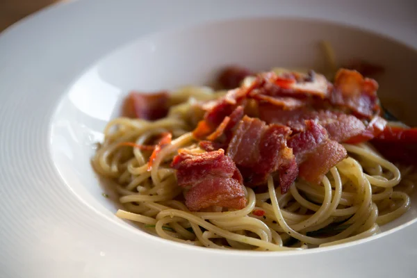 Spaghetti z boczkiem — Zdjęcie stockowe