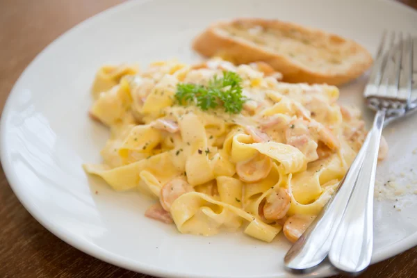 Carbonara fettuccine tészta — Stock Fotó