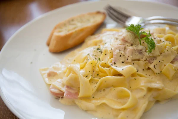 Carbonara fettuccine —  Fotos de Stock