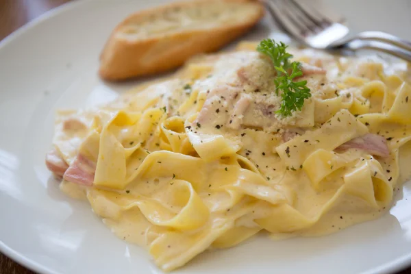 Carbonara fettuccine —  Fotos de Stock