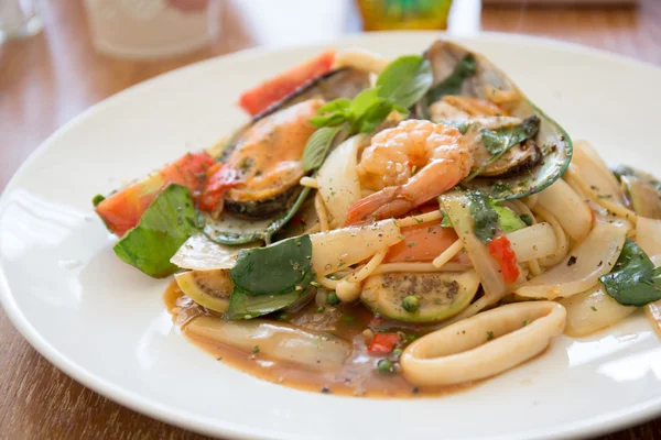 Spaghetti with seafood — Stock Photo, Image