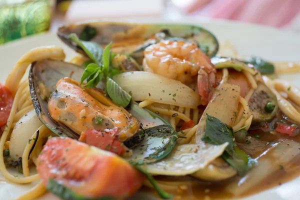 Spaghetti with seafood — Stock Photo, Image