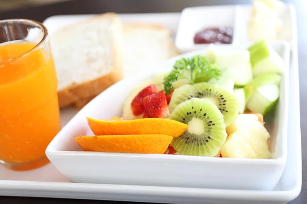 Ontbijt vruchten brood en orage SAP — Stockfoto