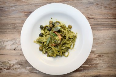 Pesto soslu spagetti. 