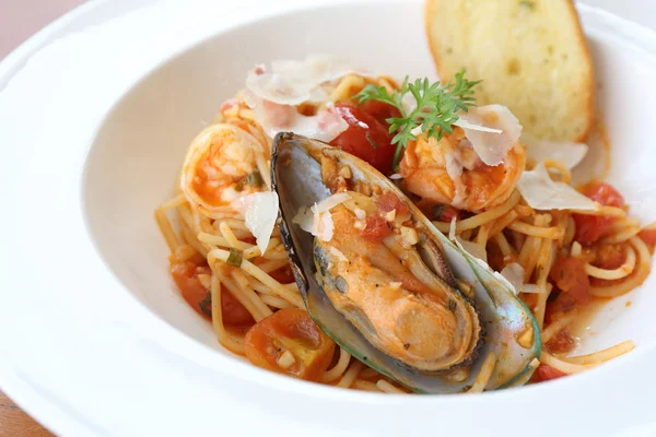 Spaghetti mit Meeresfrüchten — Stockfoto