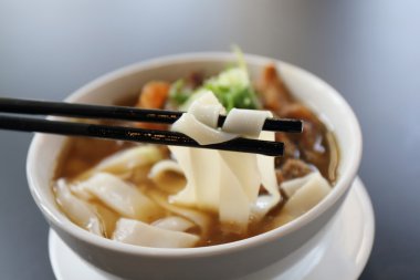 Beef Noodle çorba ile