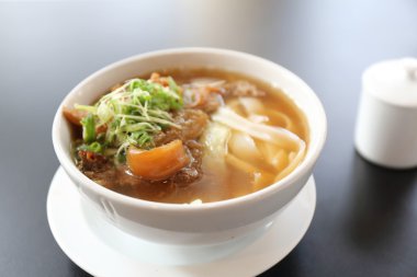 Beef Noodle çorba ile
