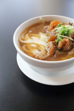 Beef Noodle çorba ile