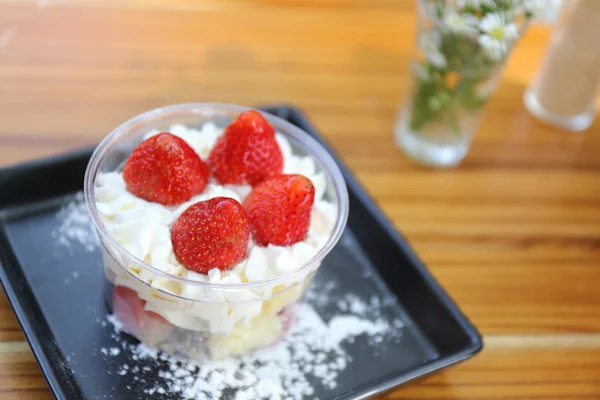 Torta di mousse di fragole — Foto Stock