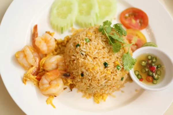 Fried rice with shrimp — Stock Photo, Image