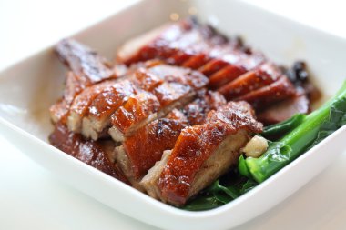 Barbekü ördek ve domuz eti 