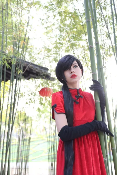 Happy Chinese new year. beautiful young Asian woman dress tradit — Stock Photo, Image