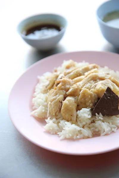 Comida tailandesa gourmet pollo al vapor con arroz, khao mun kai en wo —  Fotos de Stock