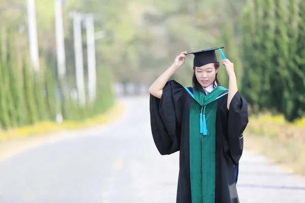 La fille dans le jour de la graduation — Photo