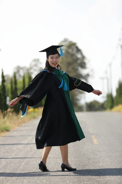 The girl in Graduation day — Stock Photo, Image