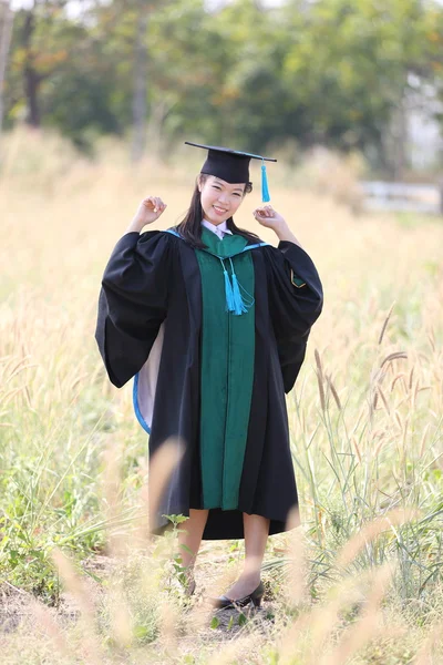 Het meisje in Graduation day — Stockfoto