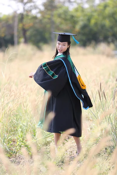 La fille dans le jour de la graduation — Photo