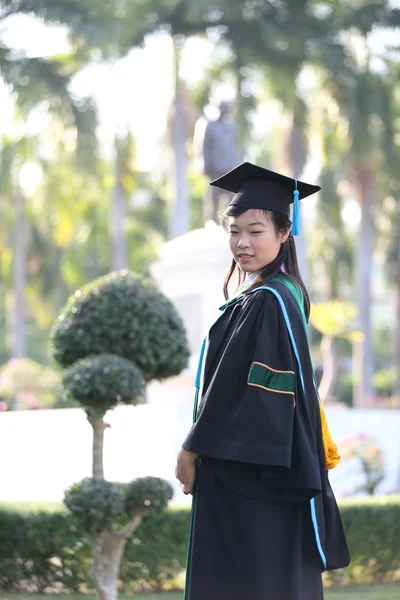 Het meisje in Graduation day — Stockfoto