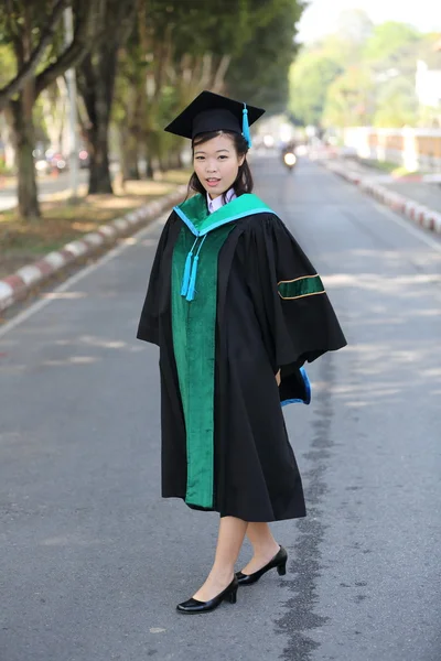 A lány a diplomaszerzés nap — Stock Fotó