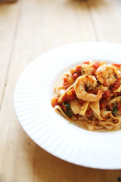 Spaghetti with shrimp — Stock Photo, Image