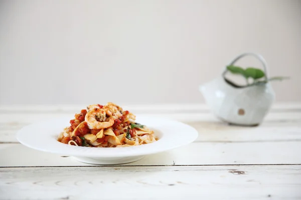 Espaguetis con camarones — Foto de Stock