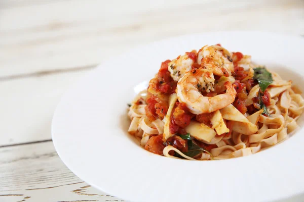 Spaghetti med räkor — Stockfoto