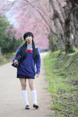 doğa ile Asya kız öğrenci