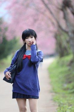 doğa ile Asya kız öğrenci