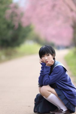 doğa ile Asya kız öğrenci