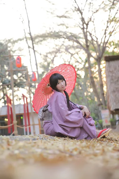 Dívka s japonským yukata — Stock fotografie