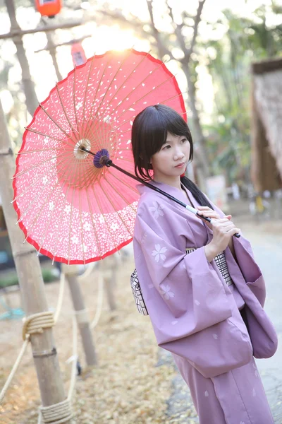 Dívka s japonským yukata — Stock fotografie