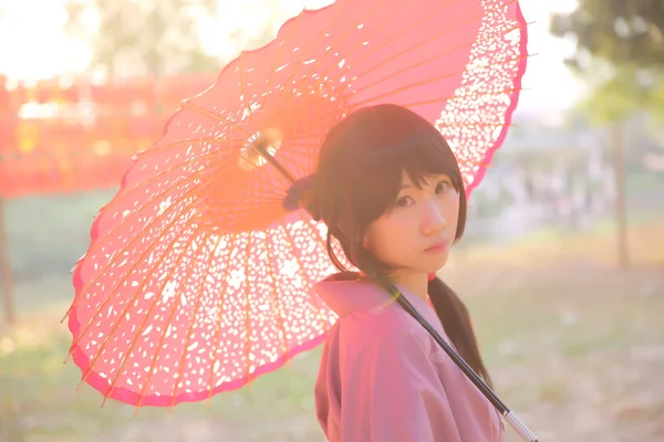 Дівчина з японською юката — стокове фото
