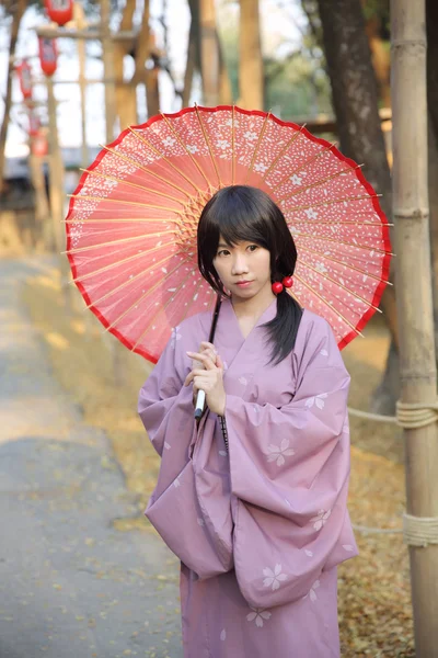 Dziewczyna z japońskim yukata — Zdjęcie stockowe