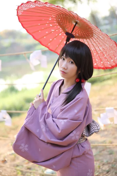 La chica con yukata japonés —  Fotos de Stock