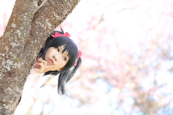 Ásia colegial com natureza — Fotografia de Stock