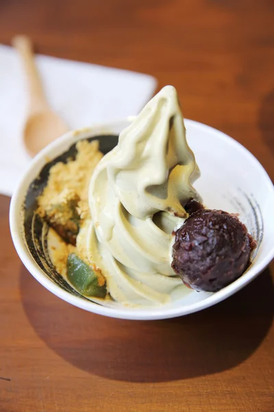 Green Tea soft Cream with Warabi Mochi and Red Bean — Stock Photo, Image