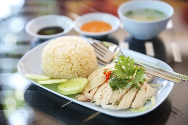 Frango cozido no vapor com arroz, khao mun kai — Fotografia de Stock