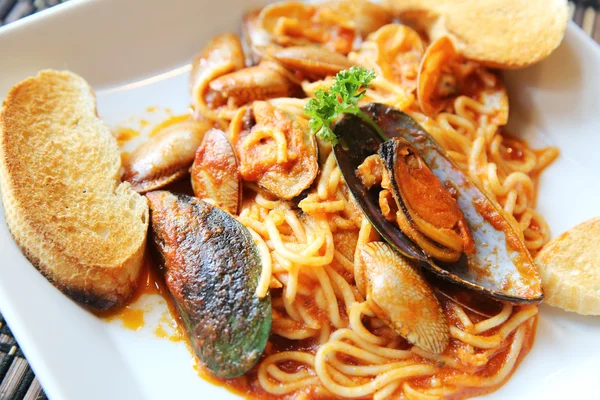 Spaghetti vongole med musslor — Stockfoto