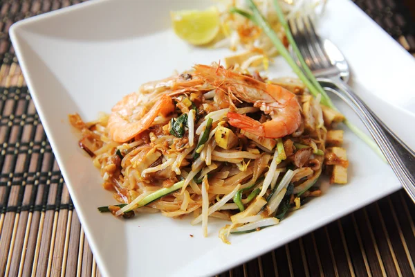 泰国食品 padthai 虾仁炒面 — 图库照片