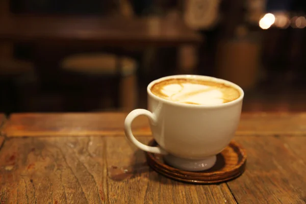 Kaffe på trä bakgrund — Stockfoto