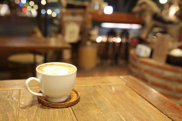 Café sobre fondo de madera — Foto de Stock