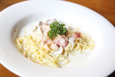 Pastırmalı spagetti sosu.