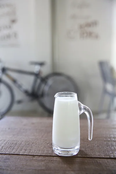 在玻璃奶 — 图库照片