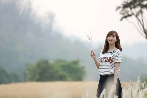 Young woman in wheat — Stock Photo, Image